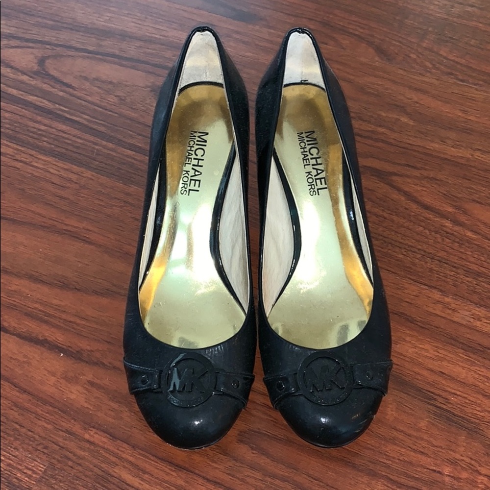 MK black heels